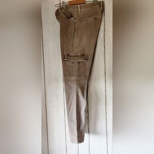 Guess Cargo jeans Tan color sz 27